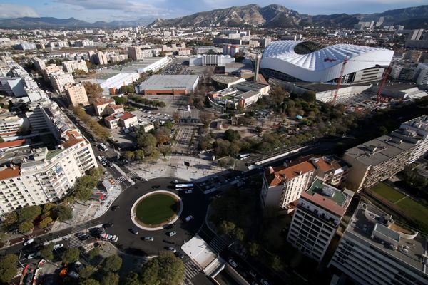 La vue depuis l'immeuble du Grand Pavois, l'immeuble de grand hauteur depuis lequel deux base jumpers ont pris leur élan dimanche 17 décembre 2023 à Marseille.