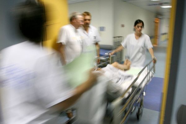  Les équipes du service des urgences de l'hôpital de Riom (Puy-de-Dôme) doivent faire face à un sous-effectif constant et des bâtiments qui ne sont plus adaptés. (Photo d'illustration).