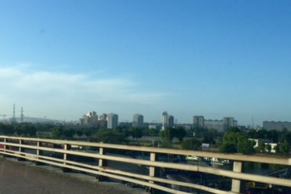 Vue de Paris depuis le Pont de Gennevilliers, dans les Hauts-de-Seine.