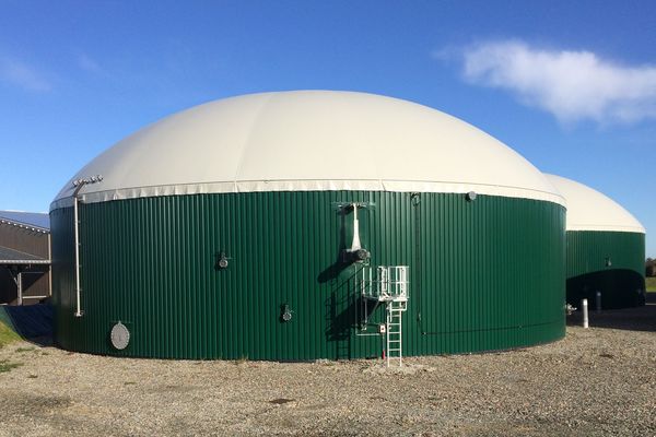 Les cuves de la centrale des Terres de Montaigu digèrent 30 000 tonnes de matières organiques par an pour les transformer en biométhane.