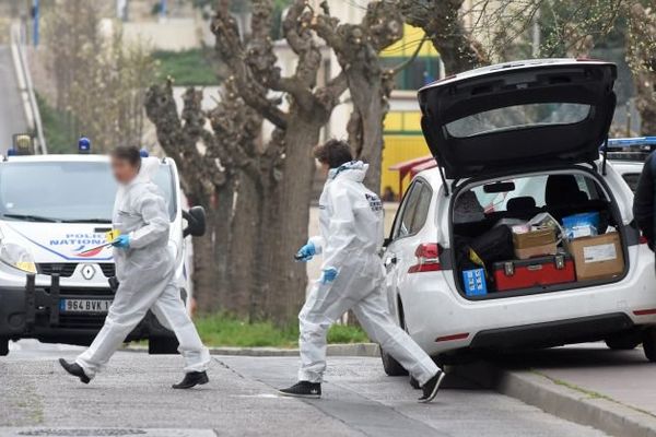 Montpellier - les enquêteurs et la police scientifique et technique sur les lieux du drame - 30 mars 2016.