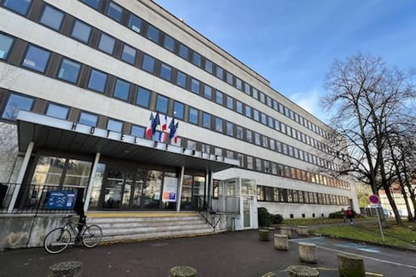 Le commissariat de police place Suquet à Dijon