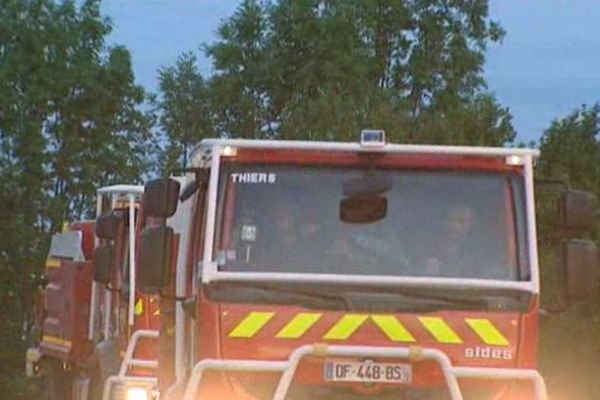 Parmi les renforts acheminés par le ministère de l'Intérieur pour épauler des pompiers épuisés, une colonne de plus de 60 pompiers d'Auvergne est partie sur le front du feu en Gironde.
