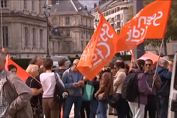 Devant la préfecture de l'Isère