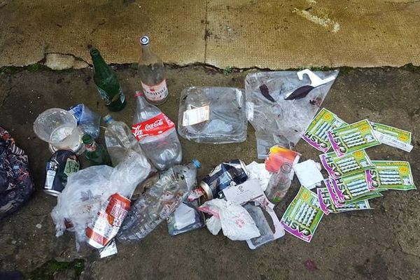 des déchets ramassés dans la rue par la Run Eco Team