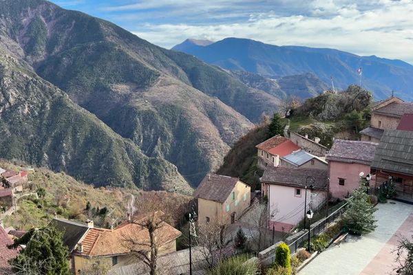 Roure (Alpes-Maritimes) officiellement 111 habitants à partir du 1er janvier 2025.