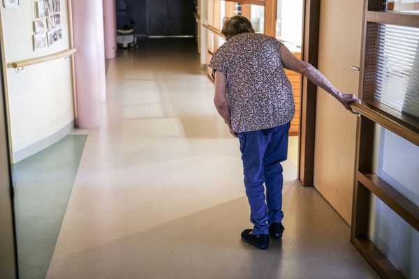 Une femme de 94 ans a été retrouvée morte dans sa chambre d'Ehpad samedi 11 mai 2024. Image d'illustration.