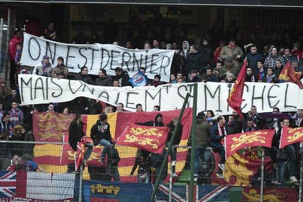 Les supporters de Caen dans les tribunes du stade Rennes dimanche soir