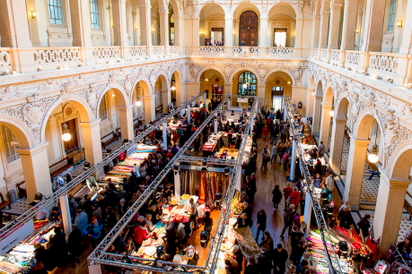 Marché des soies au palais du commerce de Lyon