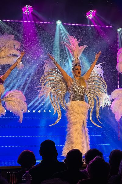 Plumes et paillettes au programme du Cabaret du Moulin du Lac