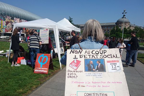 "La fête à Macron" a réuni près de 300 personnes à Strasbourg.