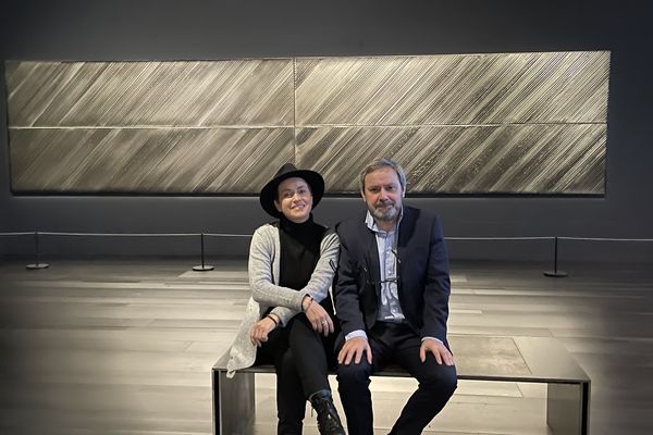 Dans "Ô la belle vie", Sophie Jovillard et Benoit Decron, conservateur du musée Soulages à Rodez, nous parlent du maître, Pierre Soulages et de son oeuvre.