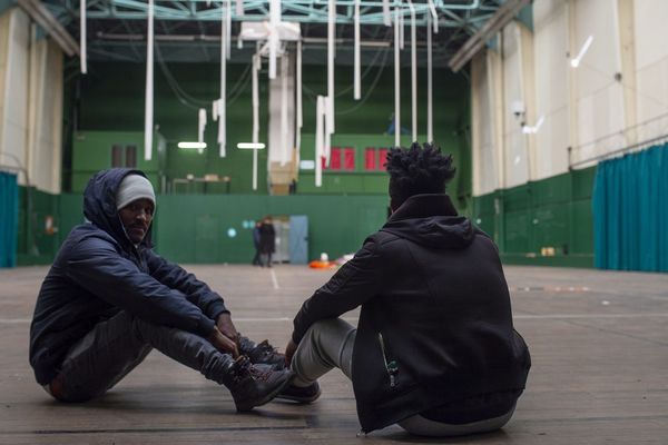 L'association de soutien aux migrants l'Autre Cantine occupe un immeuble de bureaux jouxtant le gymnase de la rue Moquechien à Nantes depuis le début du mois de février 2020