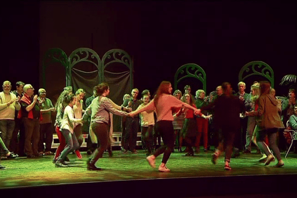 À Dinan, élèves et professeurs du conservatoire de Dinan, en répétition au théâtre des Jacobins.