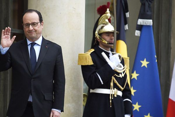 Pour François Hollande, le réseau terroriste à l'origine des attentats de Paris et Bruxelles sera bientôt "anéanti".