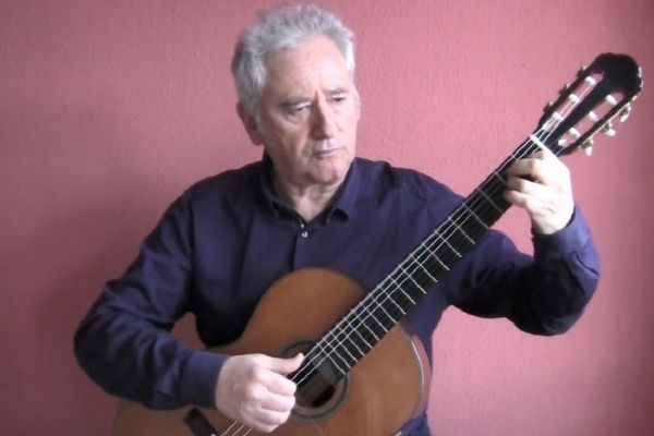 Jean-Jacques Fimbel a composé un morceau de guitare long de deux minutes pour rendre hommage aux victimes du coronavirus.