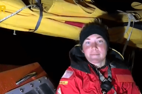 La britannique Susie Goodall, concurrente de la Golden Globe Race, à son arrivée en Tasmanie le 30 octobre 2018 