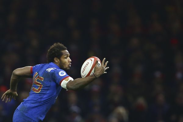 L'arrière du XV de France Benjamin Fall, qui a reçu un carton rouge samedi contre la Nouvelle-Zélande (13-26), sera auditionné dimanche à Wellington à 18h00 locales (08h00 françaises) par une commission de discipline indépendante, a annoncé la Fédération néo-zélandaise de rugby. Image d'archives