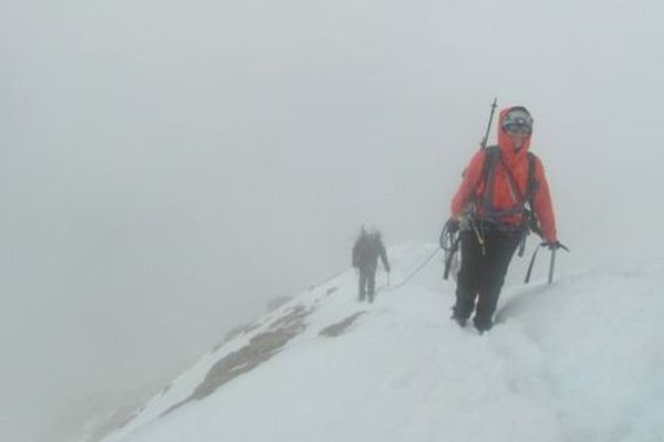 Catherine et Fabienne avaient atteint le sommet dans le brouillard. Mais les conditions de neige étaient bonnes à plus de 4000 mètres. 