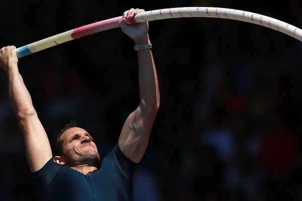 Renaud Lavillenie, le 1er juin 2013, à Eugène dans l'Oregon (Etats-Unis). Le perchiste clermontois a franchi une barre des 5,95m (Meilleur performance mondiale de l'Année).