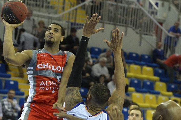 Chalon-sur-Saône en orange a longtemps cru à la victoire sur le parquet du CCRB.