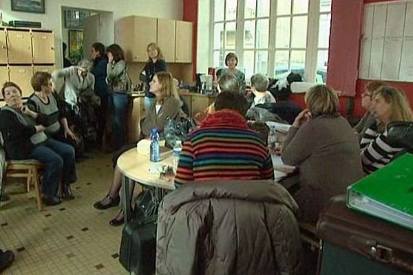 Les parents d'élèves se sont installés dans les locaux du collège Lemière de Caen, 3 février 2014