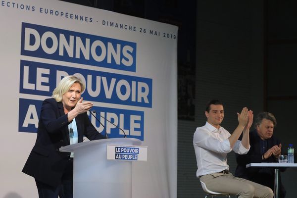 Marine Le Pen en meeting vendredi 10 mai à Draguignan (Var) avec Jordan Bardella (tête de liste pour les européennes) et Gilbert Collard.