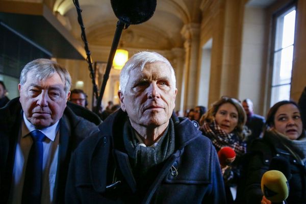 Serge Biechelin (à droite) ancien directeur de l'usine AZF lors de l'ouverture du troisième procès en janvier 2017 à Paris