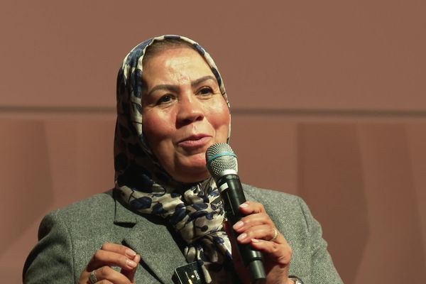 Latifa Ibn Ziaten, mère du 1er militaire assassiné froidement par Mohammed Merah en mars 2012 est allée à la rencontre de 300 lycéens et collégiens de Sète Elle sillonne la France  2 à 3 conférences par semaine avec le même message de paix entre les communautés et de laïcité dans la république.