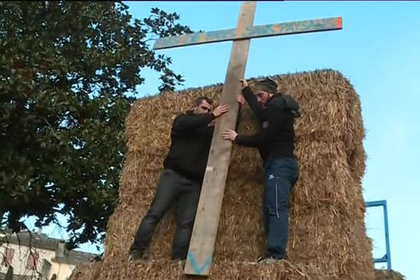 Les Jeunes Agriculteurs ont manifesté ce lundi 23 janvier dans les rues d'Agen pour alerter les pouvoirs publics sur leur détresse.