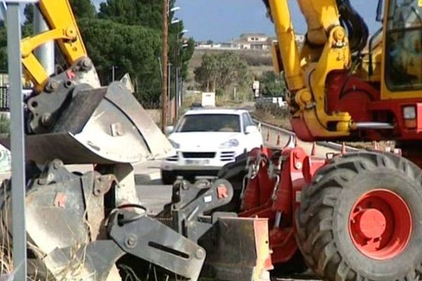 Perpignan - l'aménagement des trottoirs dans la zone commerciale - janvier 2014.