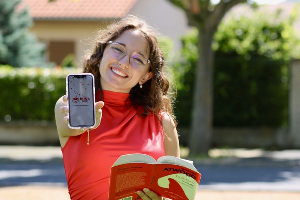 Angélique Carreno, 19 ans, est une jeune cheffe d'entreprise qui a créé l'application Booklink.