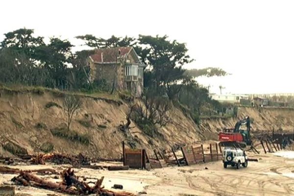 Les vagues importantes de ces derniers jours ont ravagé les zones de protection