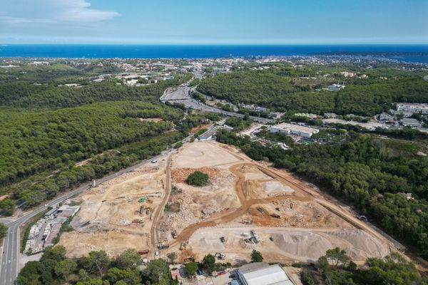 Vue aérienne du chantier du centre commercial OpenSky/Village de Sophia, le 30 août 2022.