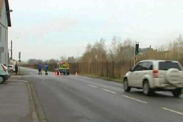 La gendarmerie filtrait les accès routiers.