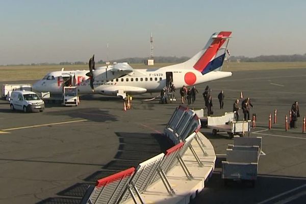 A partir du 13 avril 2018, Air France Hop ouvre une ligne quotidienne entre La Rochelle et Orly.