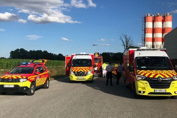 Les secours ont été rapidement dépêchés sur place avec un important dispositif comprenant 4 engins de secours et 11 sapeurs-pompiers.