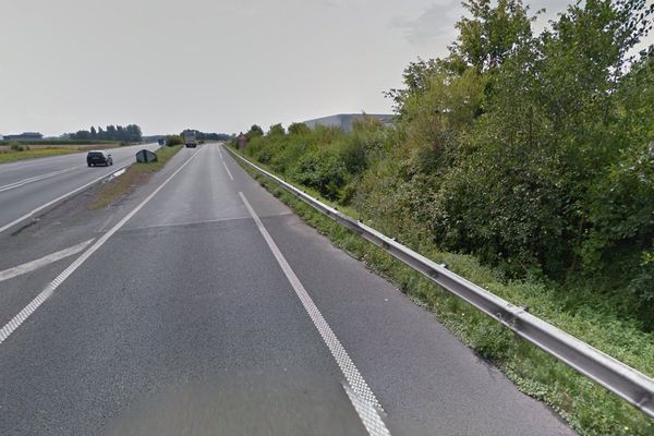 Vue Google Street de la Rocade Minière près de l'usine Renault à Cuincy. 