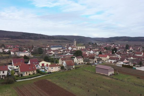 Une vue aérienne de la commune de Marsannay-la-Côte