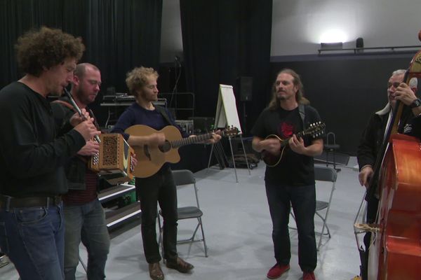 Le groupe Mes Souliers Sont Rouges en répétition au Chemin Vert pour le concert du 5 octobre au Zénith de Caen