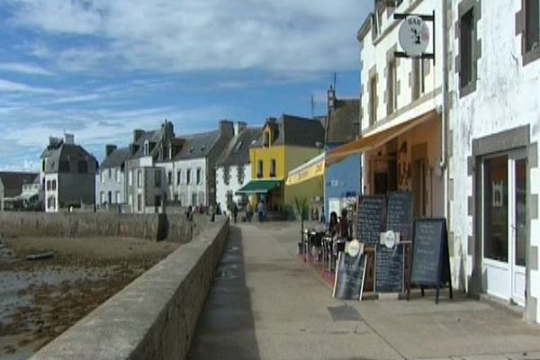 Sur le port de l'île de Sein