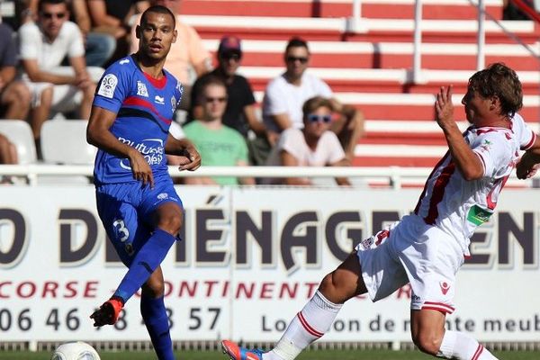 Mehdi Mostefa (à droite) a d'abord porté le maillot de l'ACA avant d'endosser celui du Sporting.