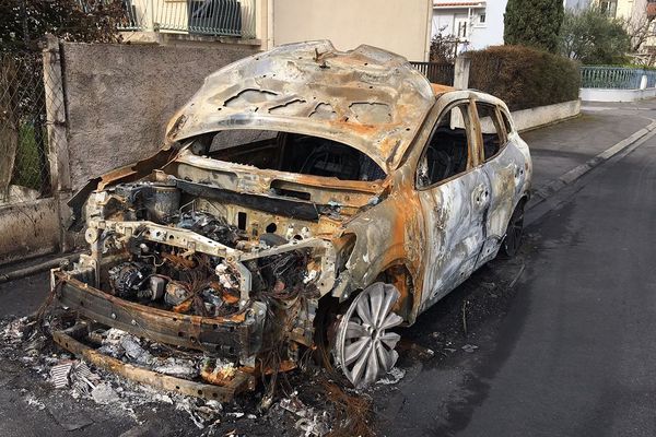 La sixième voiture incendiée rue des Roses à Cugnaux en 3 jours.