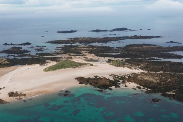 Fragile et condamnée, l'île Molène va disparaître sous les flots d'ici quelques décennies.