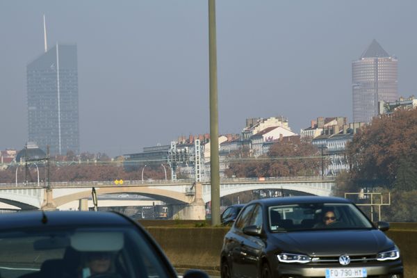 Seuls les véhicules ayant une vignette Crit'Air 0, 1, 2 ou 3 sont autorisés à circuler à Lyon en centre-ville.