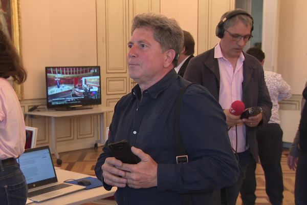 René Pilato redevient député avec 35,75% des voix devant le candidat Horizon et la candidate RN.