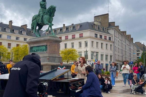 Elodie Frégé et André Manoukian vous emmènent sur les traces de Jeanne d'Arc