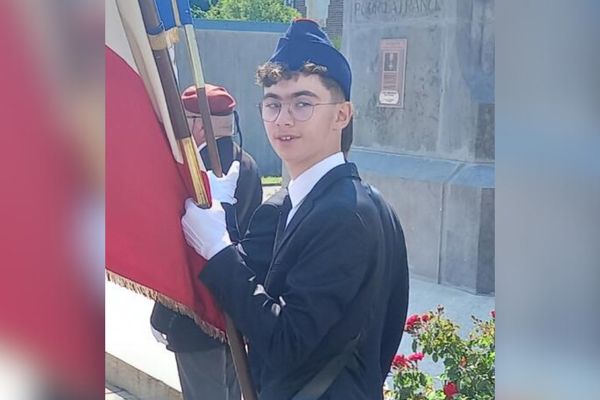 Gabin Cognon, 17 ans, assure la relève des anciens porte-drapeaux