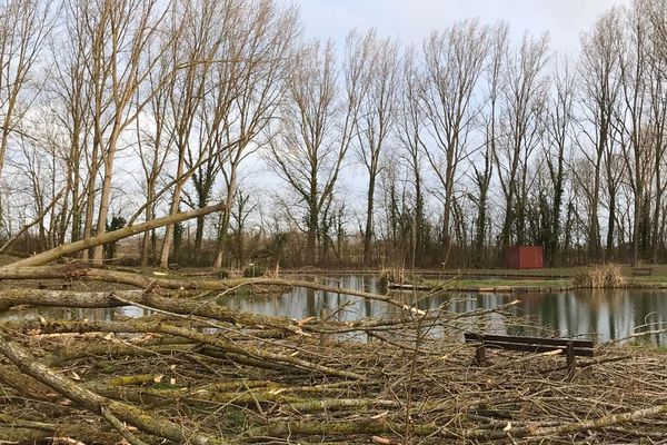 Les dégâts suite aux tempêtes Eunice et Franklin de la base de loisirs de Prémesques