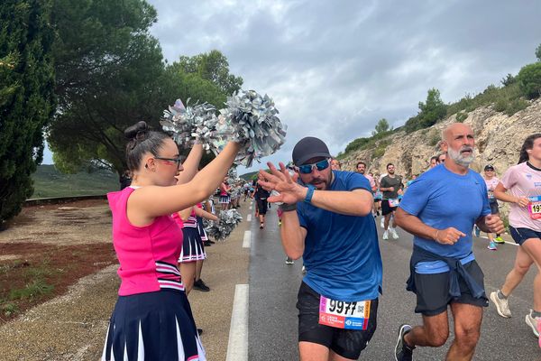 Les coureurs ont été encouragés tout le long de cette 45e édition de Marseille-Cassis, dimanche 27 octobre 2024.